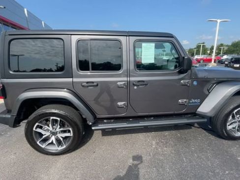 Used 2024 Jeep Wrangler Unlimited w/ Convenience Group AWD/4WD image 3