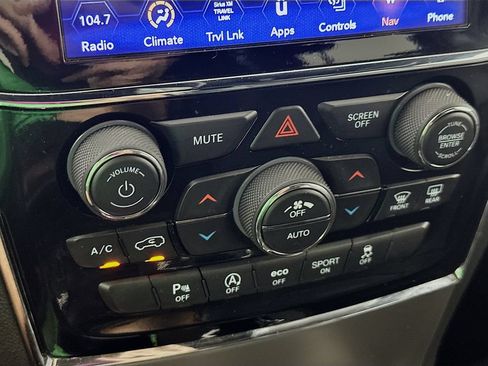 Certified 2019 Jeep Grand Cherokee Overland AWD/4WD image 22