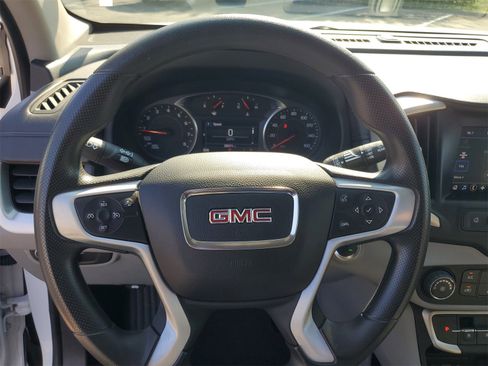 Used 2024 GMC Terrain SLE image 10
