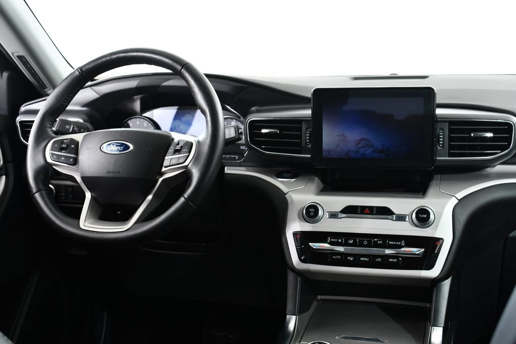 Used 2024 Ford Explorer XLT w/ Equipment Group 202A AWD/4WD image 8