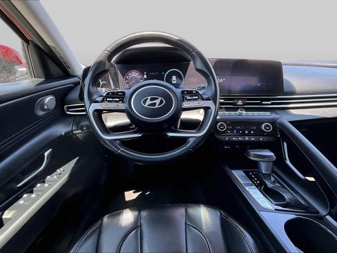 Used 2025 Hyundai Elantra Limited FWD image 6
