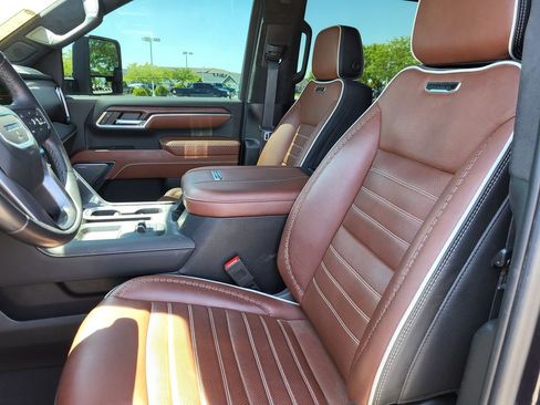 Used 2024 GMC Sierra 2500 Denali Ultimate image 2