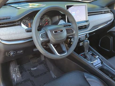 Used 2023 Jeep Compass Latitude AWD/4WD image 10