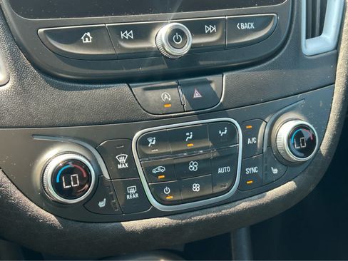 Used 2025 Chevrolet Malibu LT FWD image 32