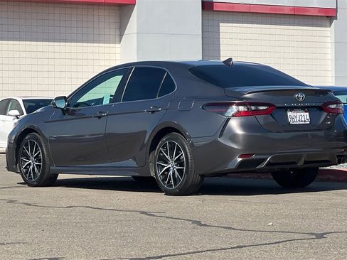 Used 2022 Toyota Camry SE image 7