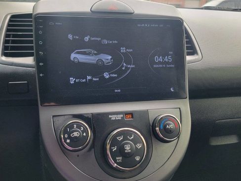 Used 2011 Kia Soul + FWD image 12