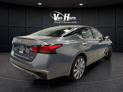 Used 2025 Nissan Altima 2.5 SL AWD/4WD image 7