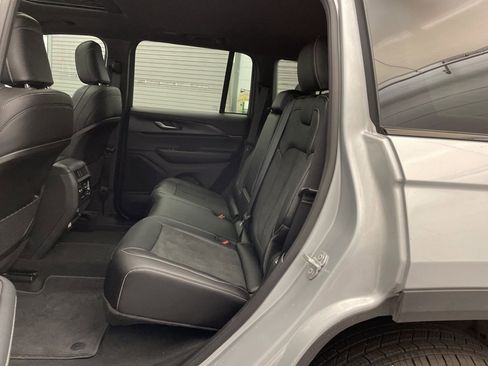 New 2025 Jeep Grand Cherokee Altitude image 17