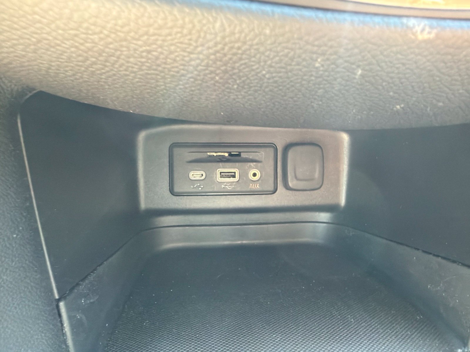 Used 2024 Chevrolet Equinox LT FWD image 17