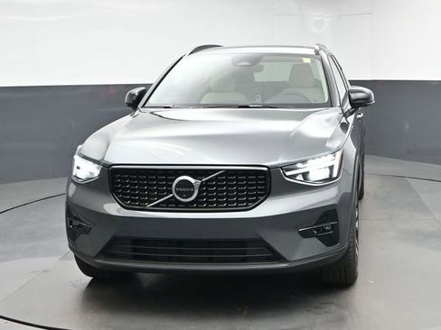 New 2026 Volvo XC40 B5 Plus w/ Climate Package AWD/4WD image 3