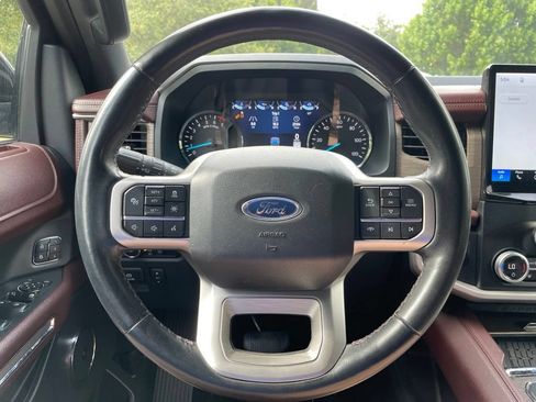 Used 2024 Ford Expedition Limited AWD/4WD image 12