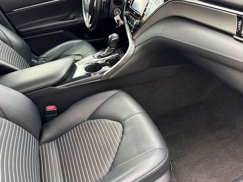 Certified 2020 Toyota Camry SE image 19
