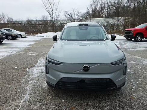 Used 2025 Volvo EX90 Ultra image 2