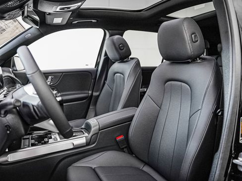 New 2026 Mercedes-Benz GLB 250 250 image 11