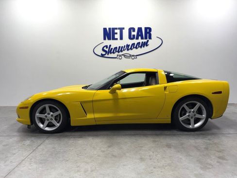 Used 2007 Chevrolet Corvette Coupe w/ Preferred Equipment Group RWD image 3