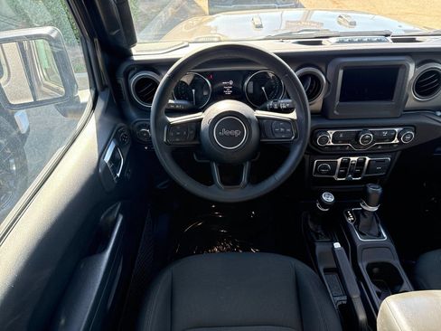 Used 2023 Jeep Wrangler Unlimited AWD/4WD image 12