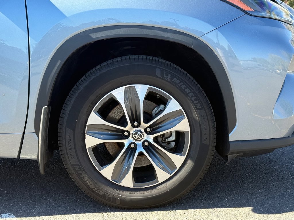 Certified 2022 Toyota Highlander XLE AWD/4WD image 15