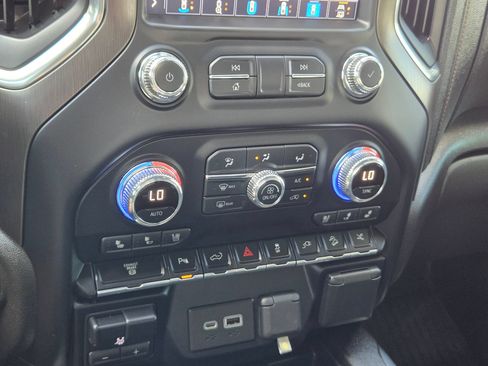 Certified 2022 GMC Sierra 2500 AT4 w/ AT4 Preferred Package AWD/4WD image 17