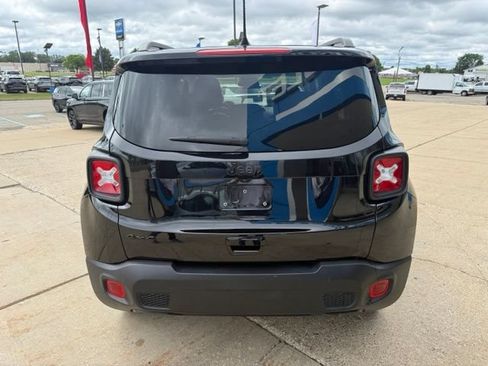 Used 2023 Jeep Renegade Altitude w/ Sun/Sound Group AWD/4WD image 4
