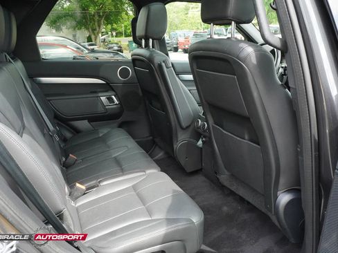 Used 2020 Land Rover Discovery Landmark AWD/4WD image 38