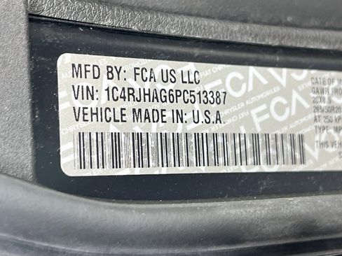 Used 2023 Jeep Grand Cherokee Altitude AWD/4WD image 31