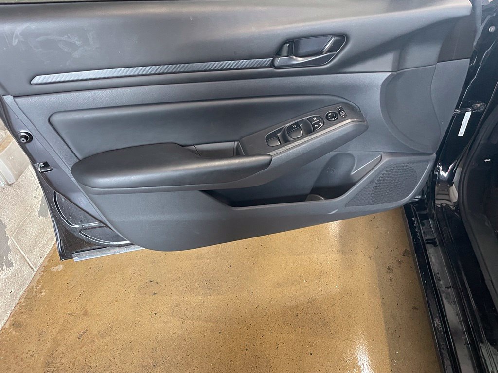 Certified 2025 Nissan Altima 2.5 S FWD image 9