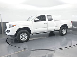 Used 2022 Toyota Tacoma SR video 2