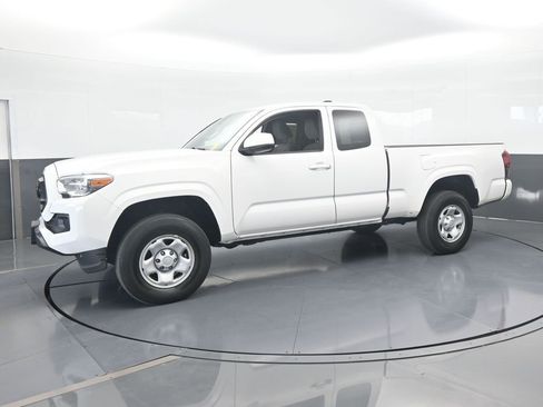 Used 2022 Toyota Tacoma SR image 2