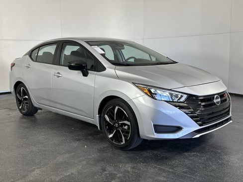Used 2025 Nissan Versa SR FWD image 2