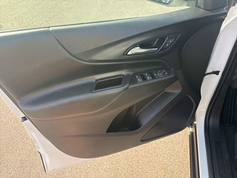 Used 2022 Chevrolet Equinox LT FWD image 15
