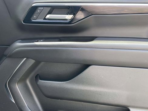 Used 2025 Chevrolet Tahoe Z71 image 11