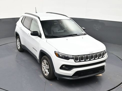 Used 2022 Jeep Compass Latitude FWD image 18
