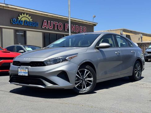 Used 2024 Kia Forte LXS FWD image 2