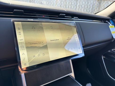 New 2025 Land Rover Range Rover Long Wheelbase SE image 11