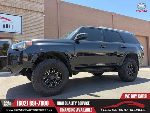 Used 2017 Toyota 4Runner SR5 AWD/4WD image 1