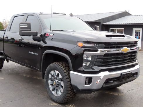 Used 2024 Chevrolet Silverado 3500 LT w/ Safety Package image 27