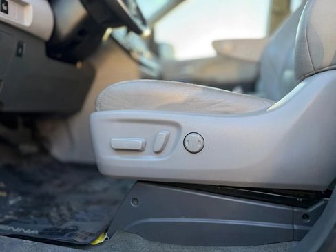 Used 2017 Toyota Sienna XLE Premium image 9