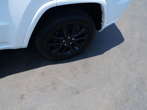 Used 2019 Jeep Grand Cherokee Altitude AWD/4WD image 37