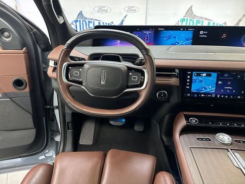 Used 2025 Lincoln Navigator Reserve AWD/4WD image 14