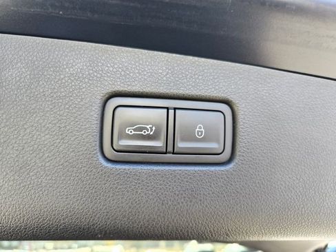 Used 2022 Genesis GV70 2.5T w/ Select Package image 10