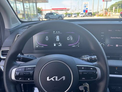 Used 2025 Kia Sportage LX FWD image 33