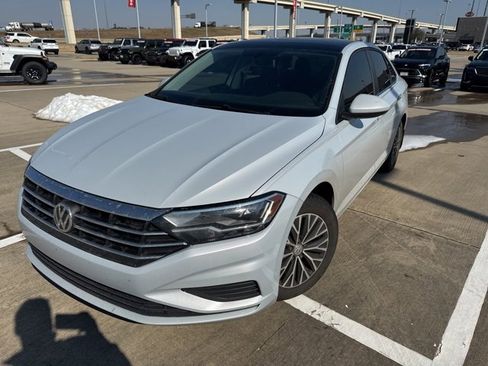 Used 2019 Volkswagen Jetta SE image 1