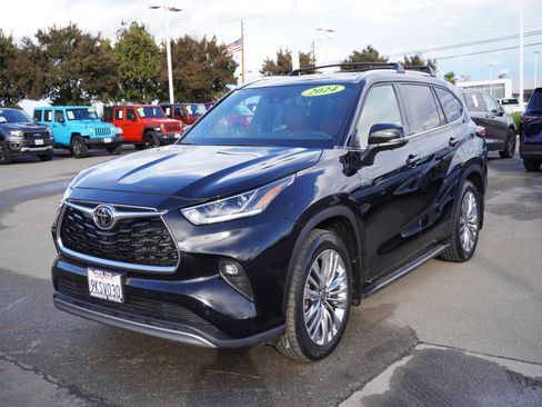 Used 2024 Toyota Highlander Platinum image 5