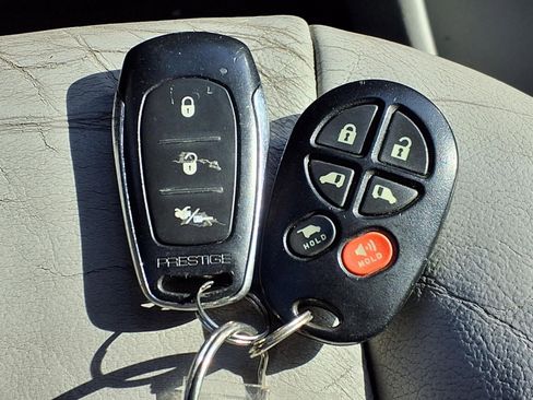 Used 2011 Toyota Sienna XLE image 10