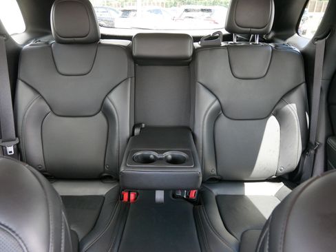 Used 2019 Jeep Cherokee Limited AWD/4WD image 13