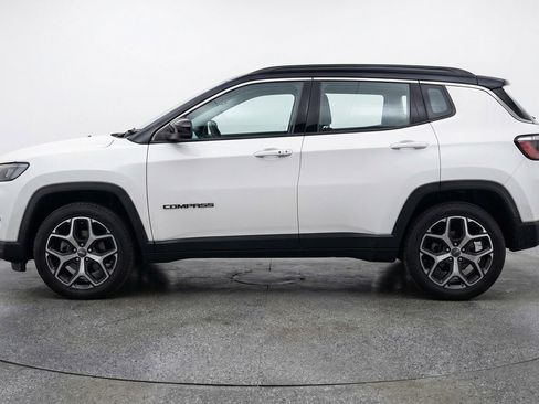 Used 2025 Jeep Compass Limited image 5