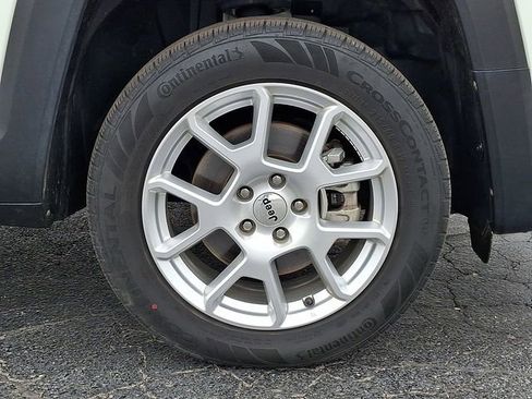 Used 2022 Jeep Renegade Latitude w/ Sun/Sound Group image 8