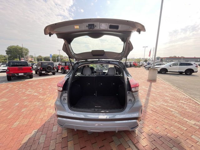 Used 2023 Nissan Kicks SR w/ SR Premium Package FWD image 31