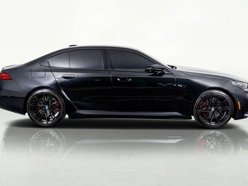 Used 2025 BMW M5 w/ Executive Package image 5