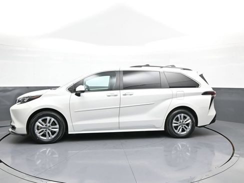 Used 2024 Toyota Sienna XLE w/ XLE Plus Package AWD/4WD image 9